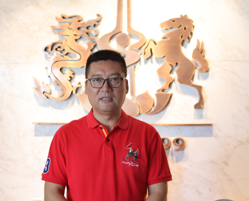 贾总照片2.png